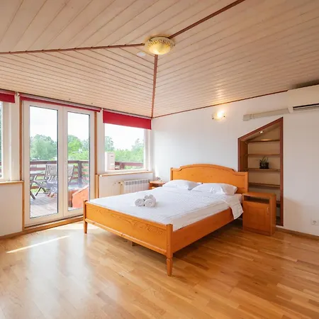 Korter Three Brothers - 3 Apartments, Same House, Free Parking *